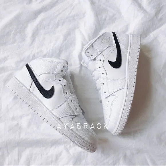 Custom painted  Air jordan 1 mid - Picture 2 of 7